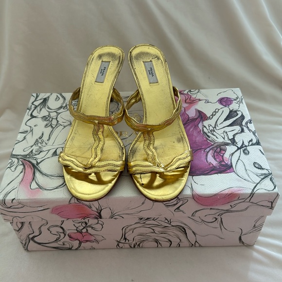 Prada Heels - Picture 2 of 10